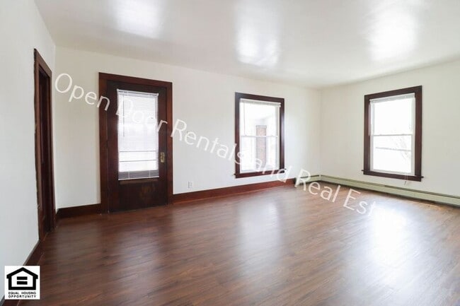 Photo - 204 1/2 W Houston