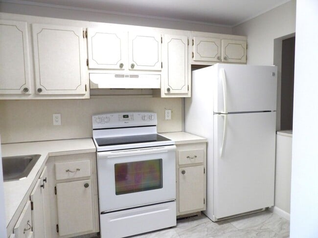 Photo - 1638 Embassy Dr