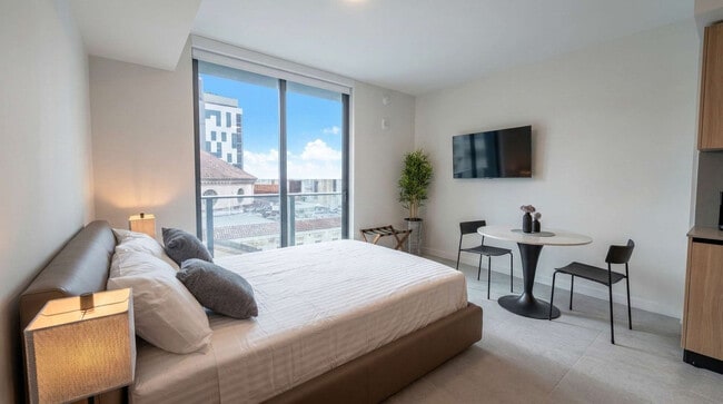 Photo - 121 NE 5th St Unidad SI FL31-ID1499077P