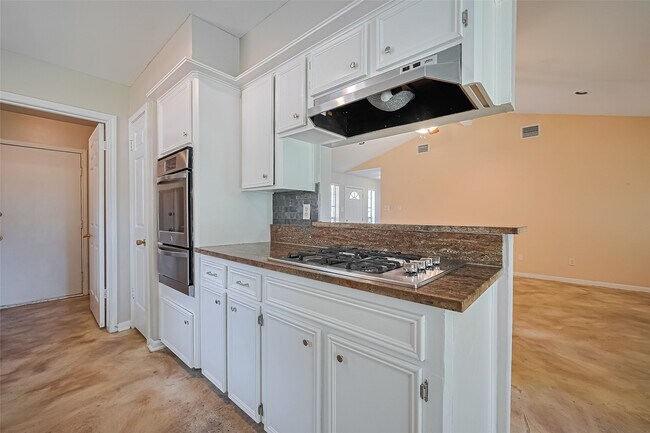 Photo - 4031 Sherwood W