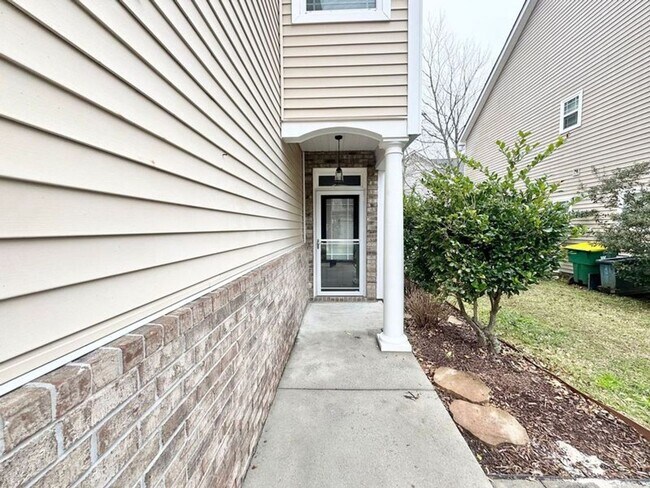 Photo - Located in the heart of Richmond Hill this...