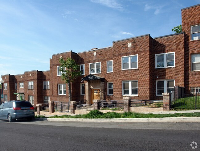 Photo - 1220 Holbrook Ter NE