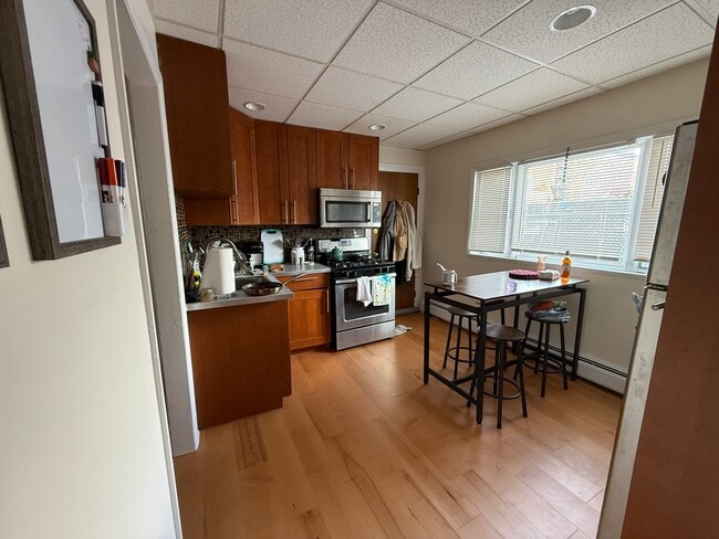 Building Photo - 108 Thurston St Unit B2