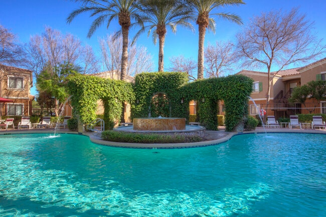 Piscina y fuente de piscina - La Borgata