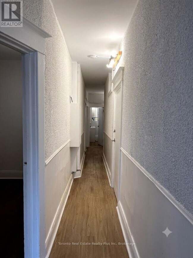 Photo - 1053 Bloor St W Unit 2nd Floor