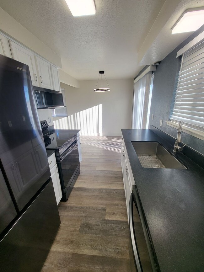 Photo - 3324 Woodside Dr Unit 17