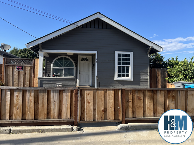 Building Photo - Cute 2 bed 1 bath Hollister Home