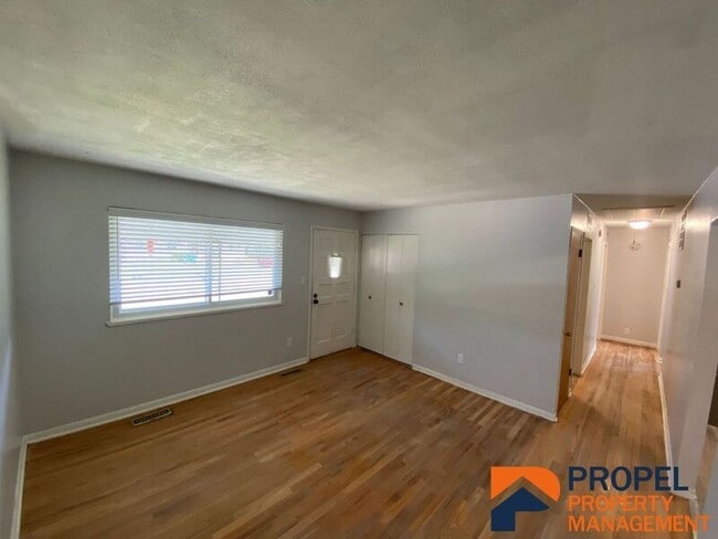 Photo - 2660 Peachcrest St
