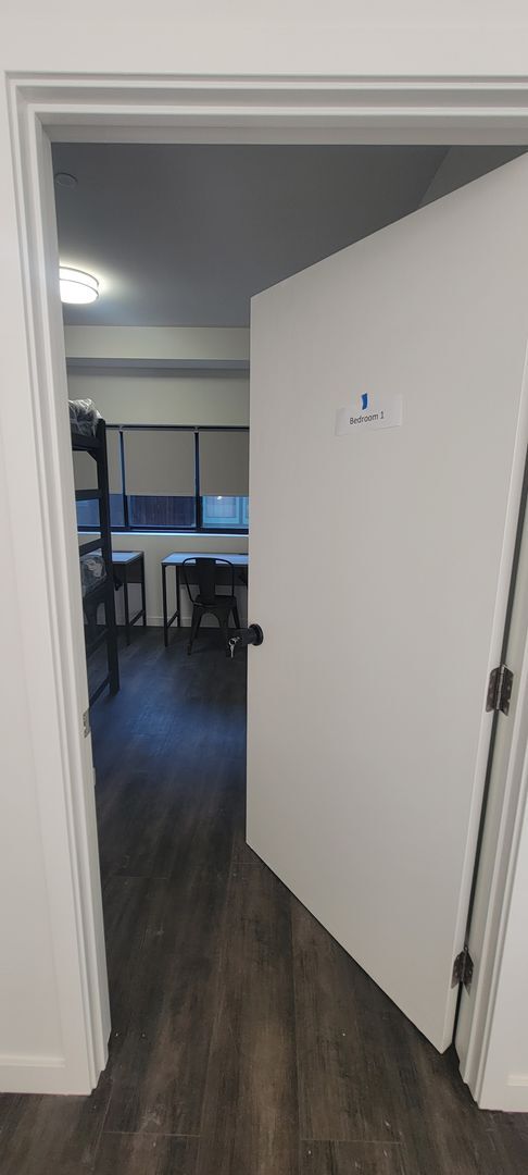 Photo - Rear 3rd floor unit with a view-Entirely N... Unidad D - Room 1