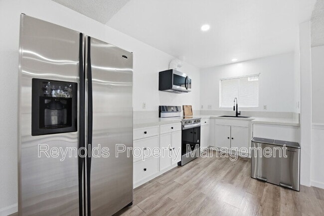 Photo - 6814 Camphor Ln