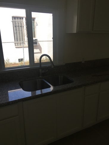 Building Photo - 2201 Carmona Ave Rental