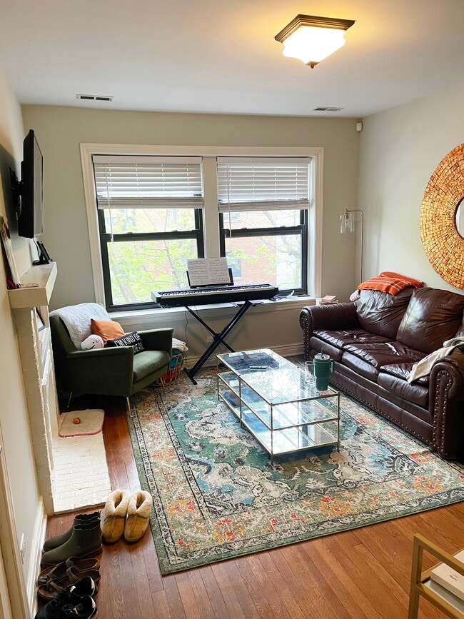 Photo - 3435 N Lakewood Ave Unit 2