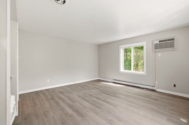 Photo - Freshly Remodeled Studio in the Heart of Waukesha! Unit Apt 4