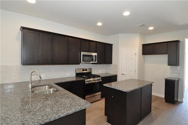 Photo - Great location in a quiet neighborhood! Pet Friendly!