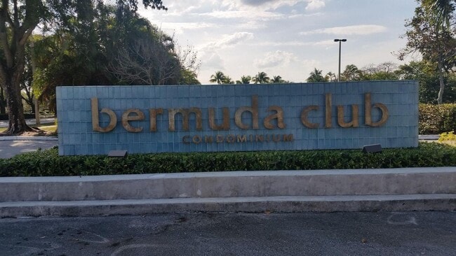 Building Photo - 6050 NW 64th Ave Unit 304