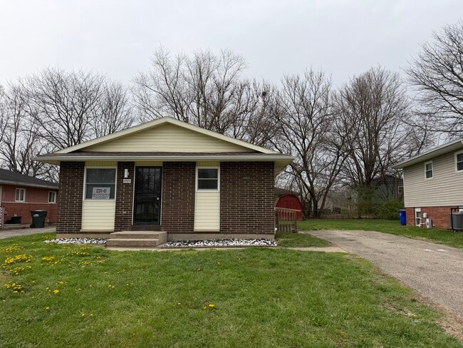 Building Photo - 2015 Val Vista Ct