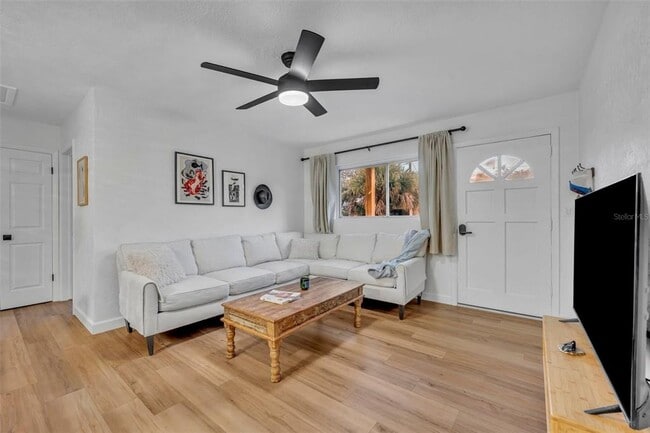 Photo - 798 26th Ave E