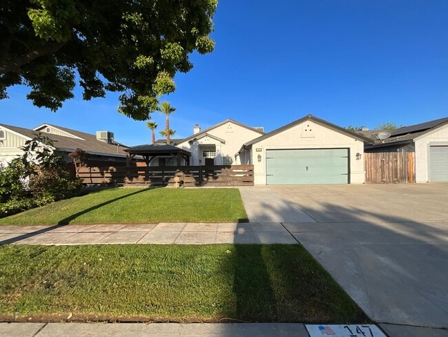 Building Photo - Updated 3 Bedroom 2 Bath Home in Fresno!