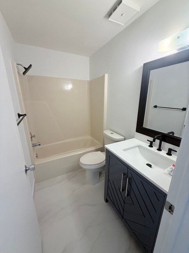 Fotografía del edificio - 22124 Palms Way Unidad 205