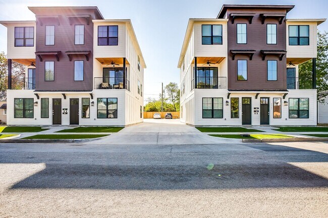 Photo - 2323 Benbrook Blvd Unit Full