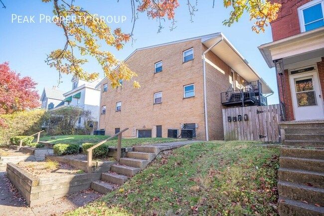 Building Photo - 1236 Indianola Ave Unit B Rental