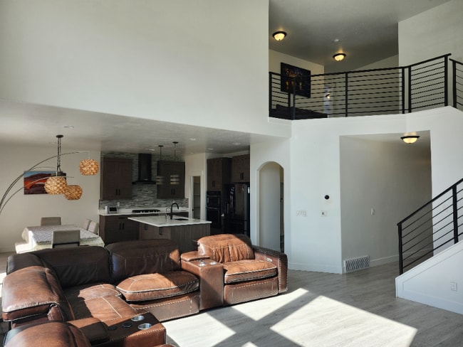 Photo - 99 N Lasalle Dr