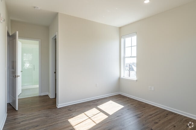 2BR, 2BA - 1,105SF