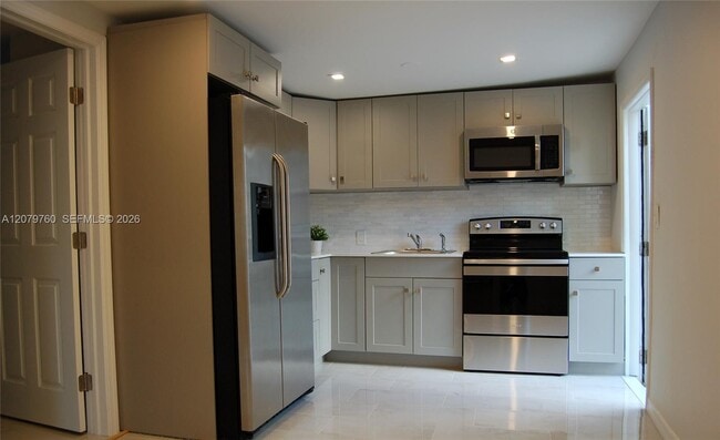 2140 SW 25th St Unit 2140