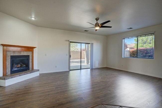 Photo - 3 bedroom, 2 bathroom home for rent in Viewpoint North