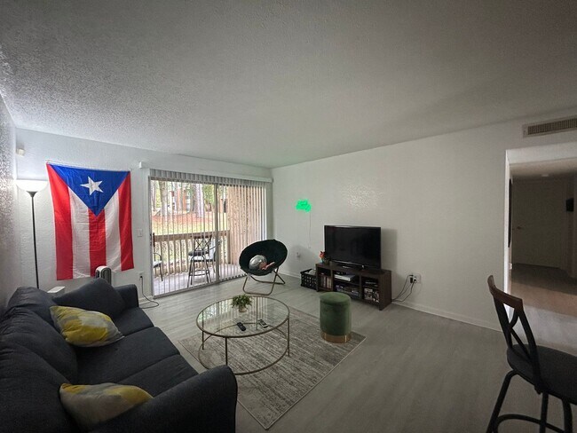 Photo - Newly Updated & Stylishly Furnished Room f...