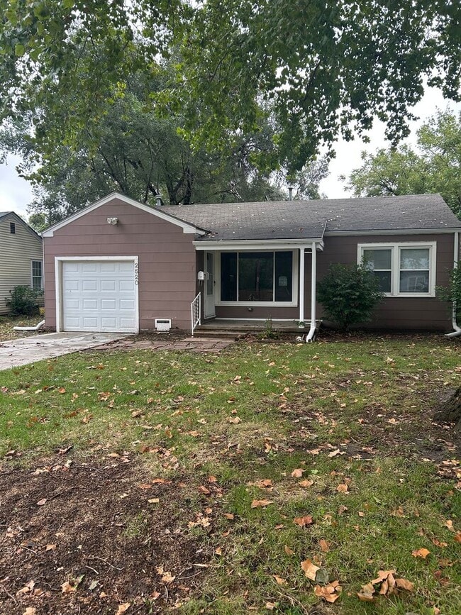 Building Photo - 2520 S twin Oaks St Rental