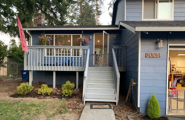 Photo - Beautifully Maintained 3 Bedroom 2 Bath Home with Garage and Fenced Yard! Pets Welcome!