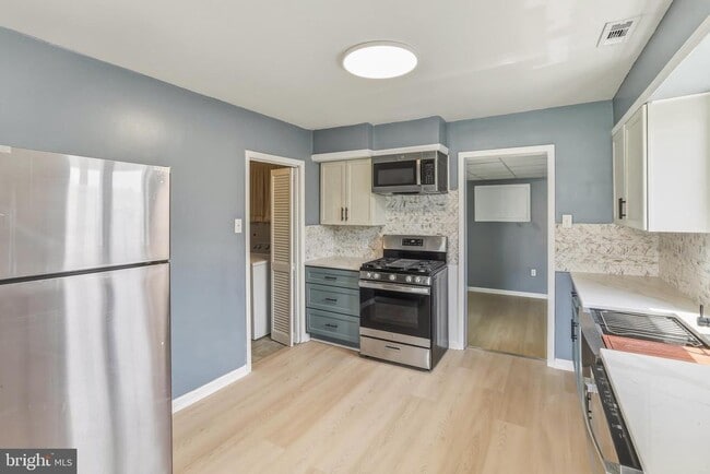 Photo - 1037 Monmouth Rd
