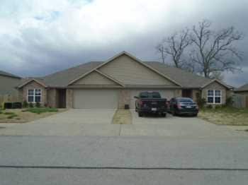 Building Photo - 220 Sage St