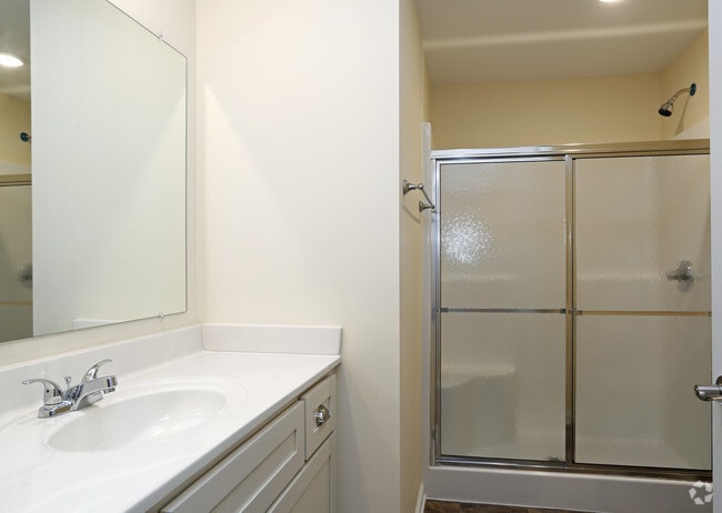 3br,2ba-1181sf en el cuarto de baño - Ryder Downs Apartments