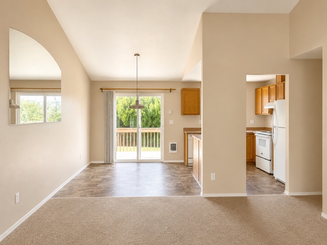 Photo - 3025 SW Reindeer Ave