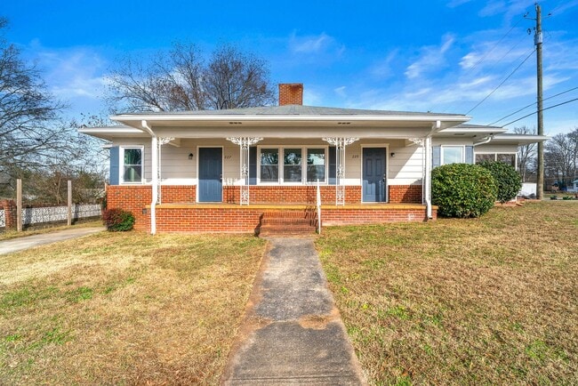 Building Photo - 227/229 MLK Jr Blvd Unit 229