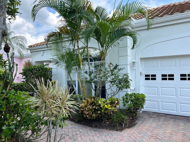 152 Coral Cay Dr