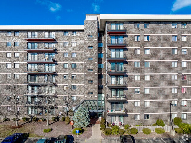 Photo - Quincy Towers