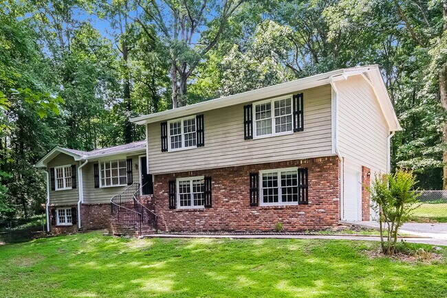 Photo - 737 Mountainbrooke Cir SW