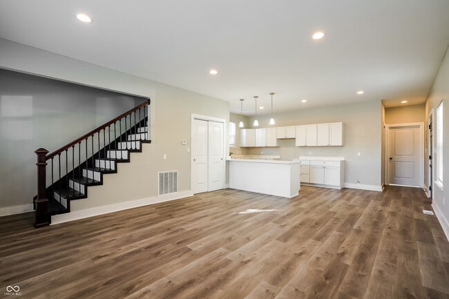 Photo - 2457 Sheldon St