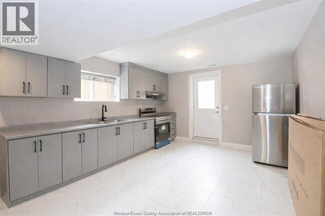 Photo - 726 Faleria St