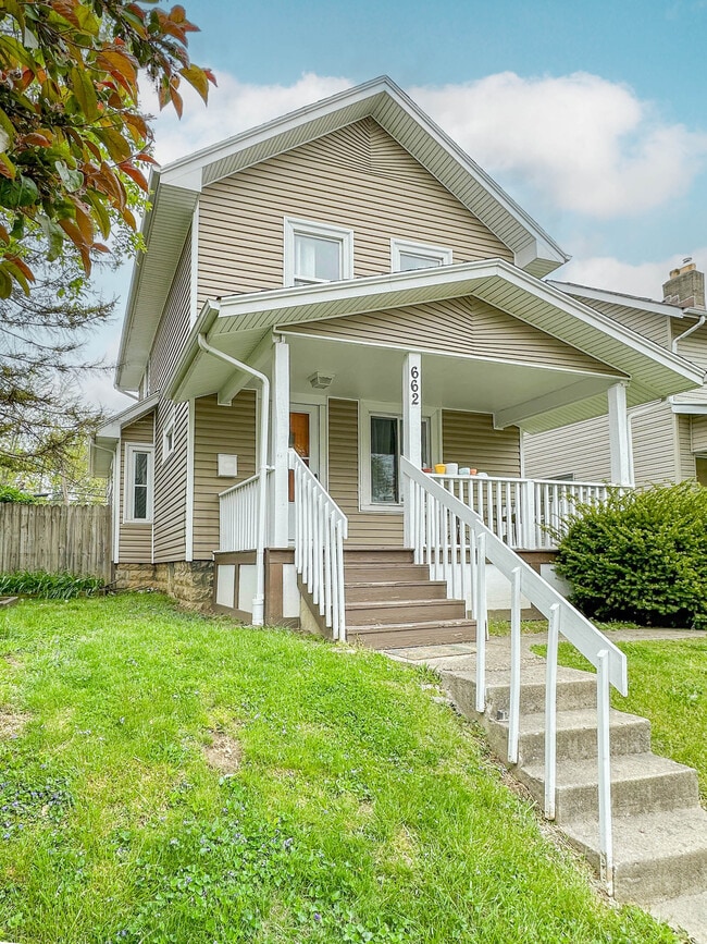 Photo - 662 Southwood Avenue