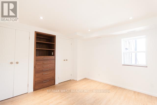 Photo - 1118 Queen St W