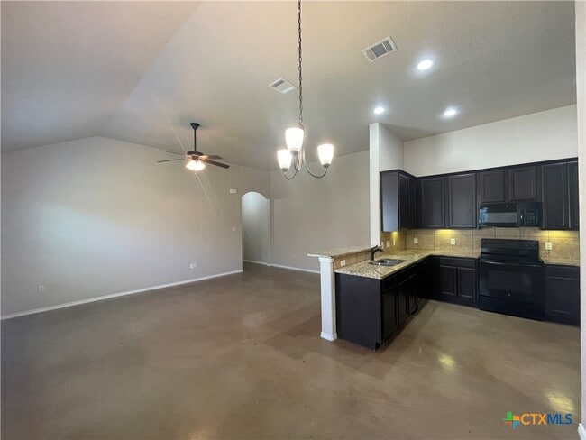 Photo - 758 Saengerhalle Rd