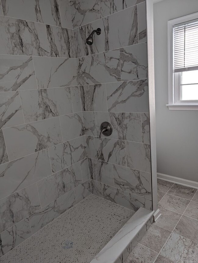 Photo - 619 W Kings Hwy