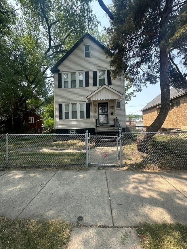 Building Photo - 8418 S Sangamon St