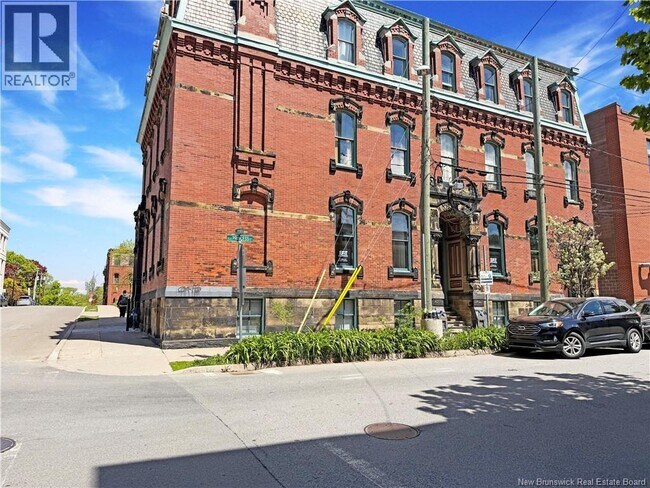 157 Princess St Unit 2