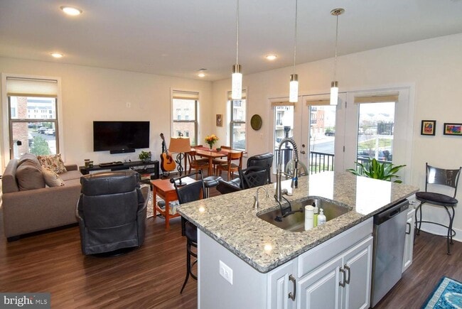 Photo - 4-Level Furnished townhome!
