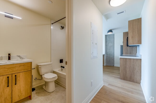 1BR, 1BA - 644SF - Salle de bain - 11 Robert